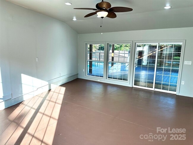 Building Photo - 2054 Hickory Hills Dr