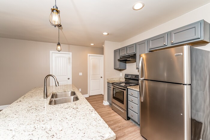 Building Photo - 3215 6th Ave N