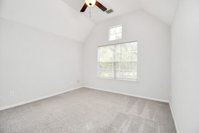 Building Photo - 60 Lakeridge Ct