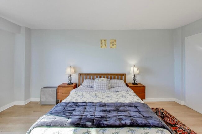 Building Photo - 3100 N Lake Shore Dr