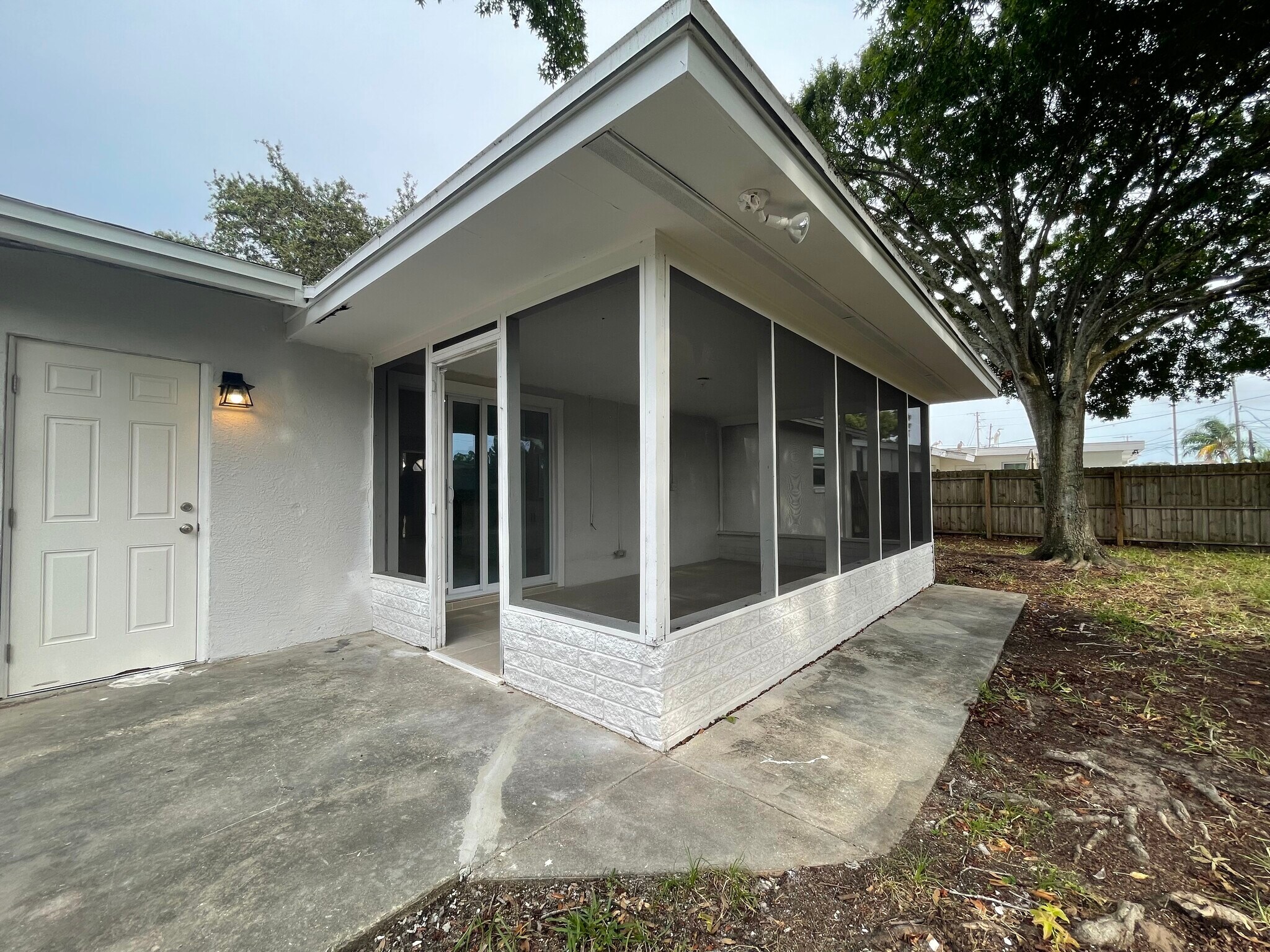 Building Photo - 482 Oakwood Dr