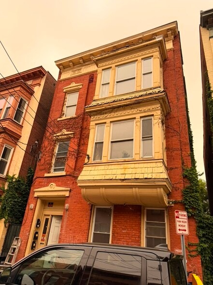 Building Photo - 381 8th St