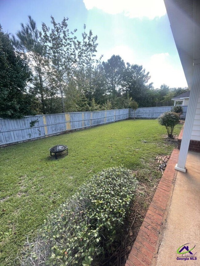 Building Photo - 208 Apple Ct