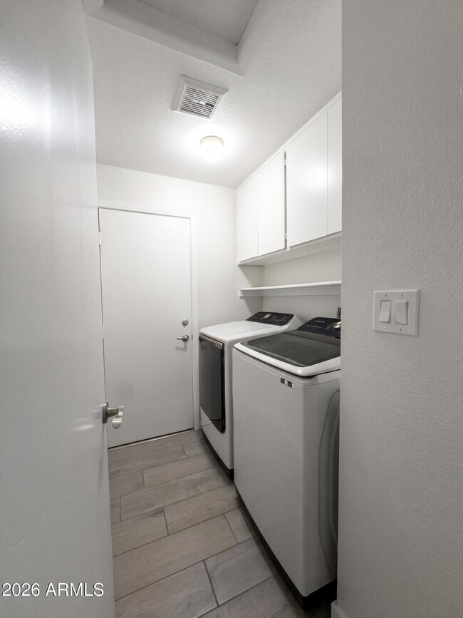 Building Photo - 4222 E Winnetka Dr