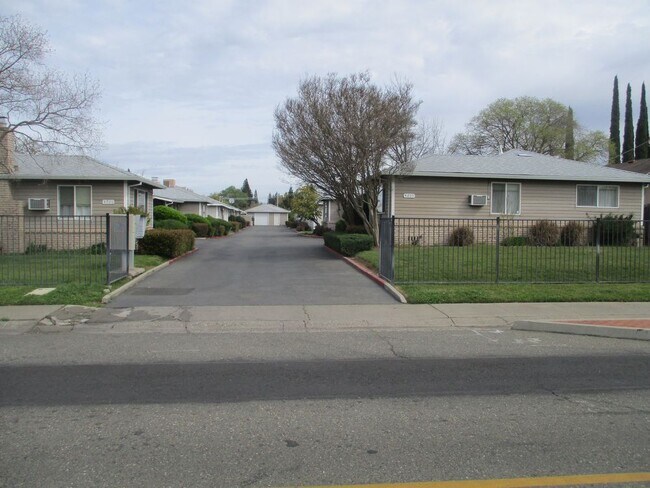 NICE DUPLEX NEAR EASTERN MARCONI - NICE DUPLEX NEAR EASTERN  MARCONI