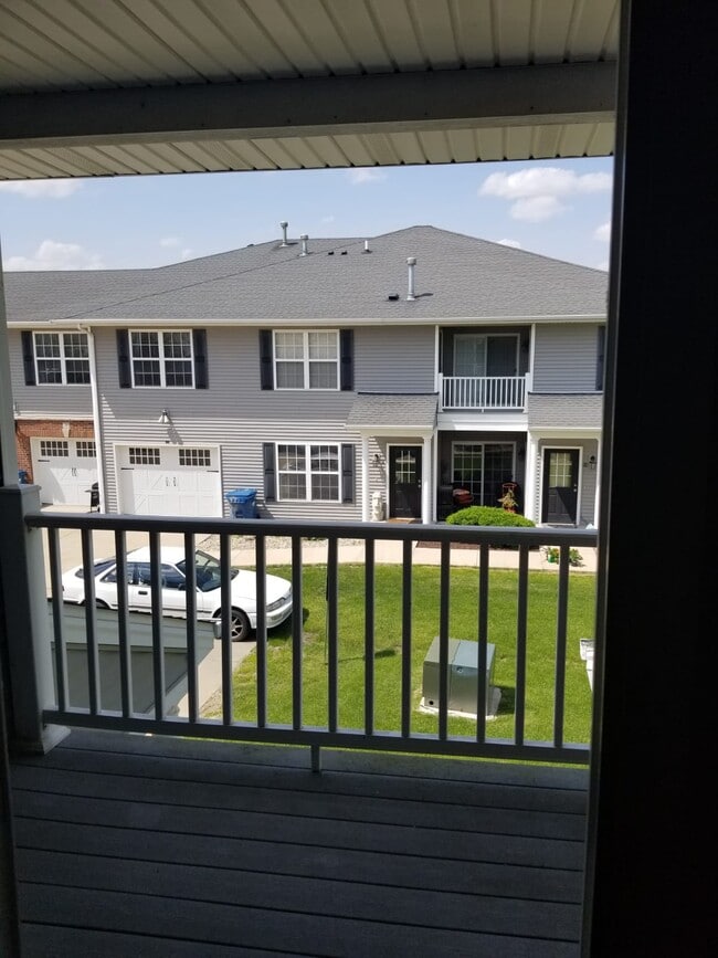 BALCONY - 102 Essex Ln