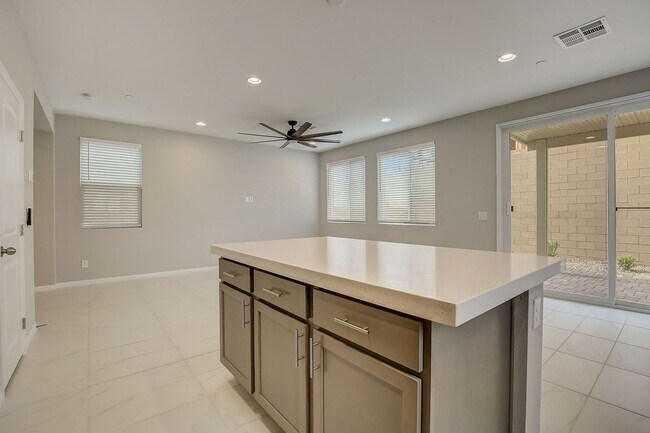 Building Photo - 10643 Enridge Ave