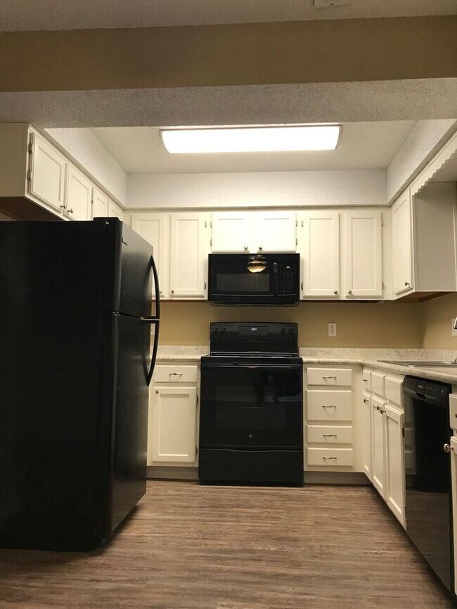 Building Photo - Whispering Winds Townhome - Perfect location for outdoor enthusiasts