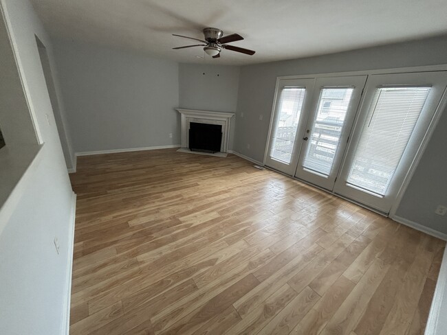 Building Photo - 1526 Brenland Cir