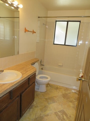 Building Photo - 3 bedroom Ranch Style Duplex backing to open space.