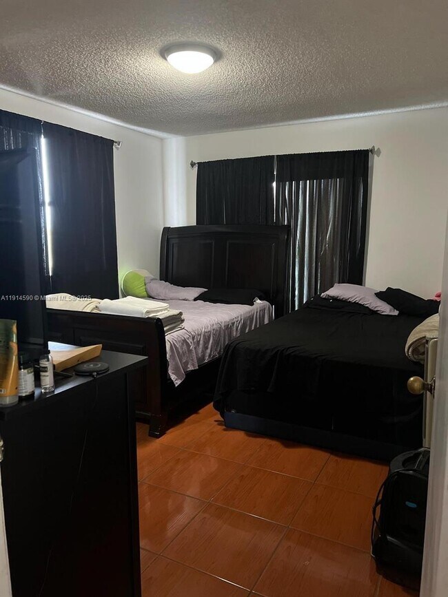 Building Photo - 8160 Geneva Ct