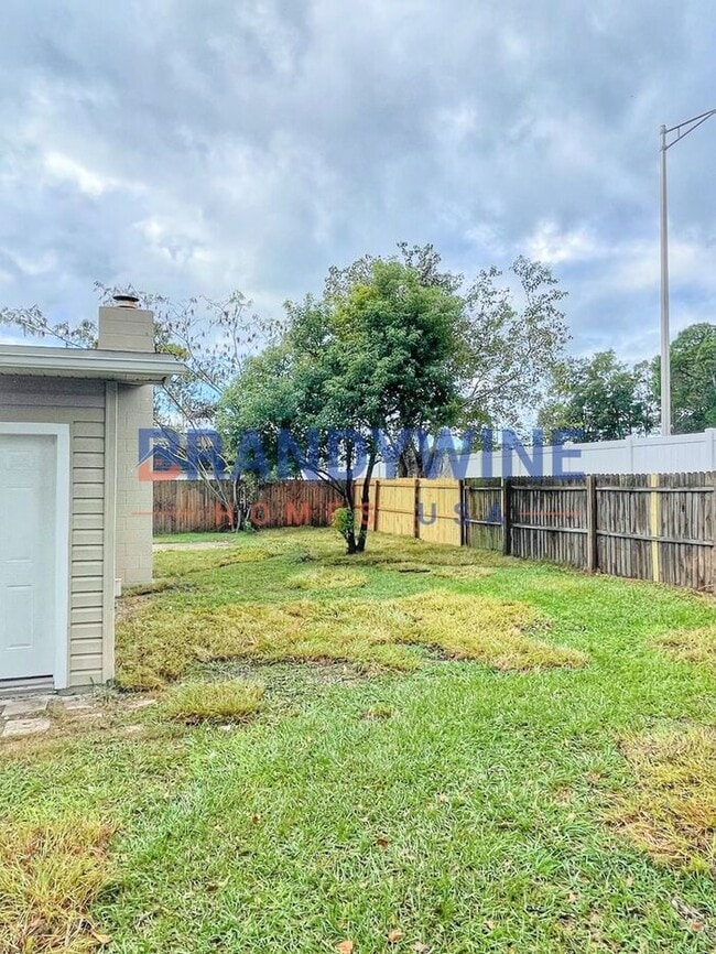 Building Photo - Happy New Year! Move in by 2/15 and get Ma...