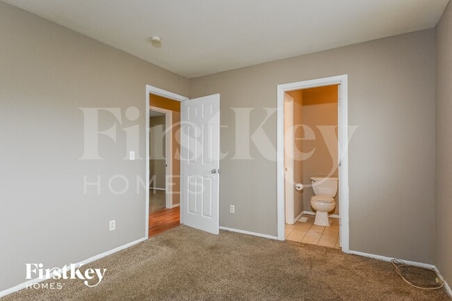 Building Photo - 5323 Ville-Cecelia Ln