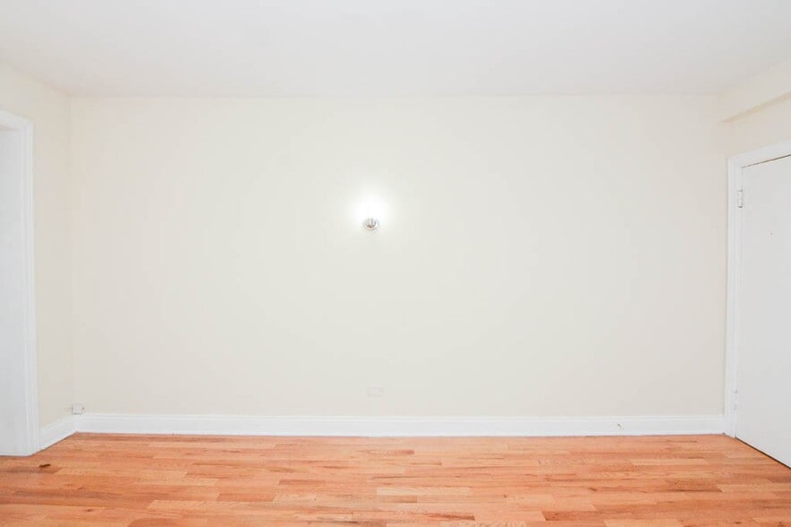 Building Photo - 1352 N Dearborn St