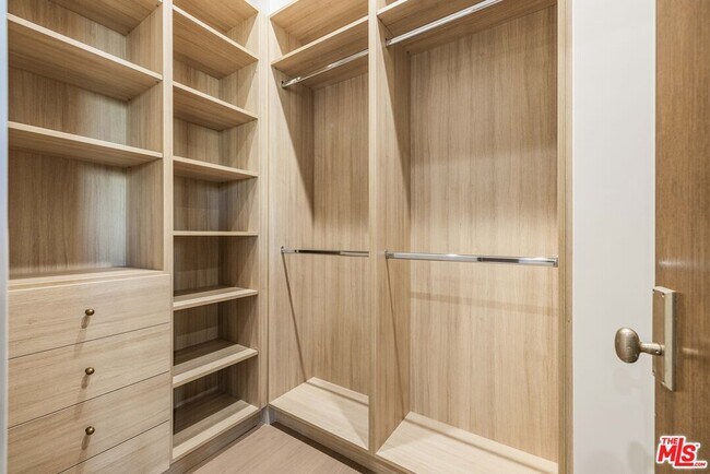 Building Photo - 14273 Greenleaf St