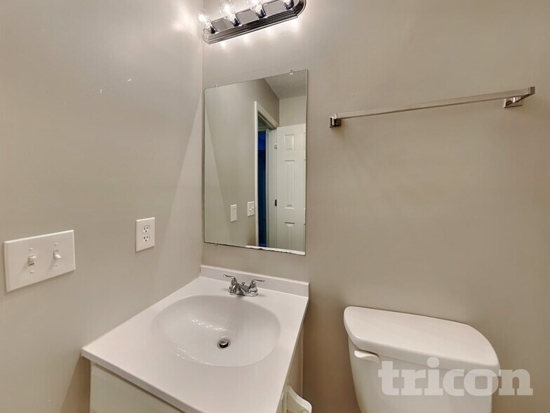 Building Photo - 6025 Black Bear Ct