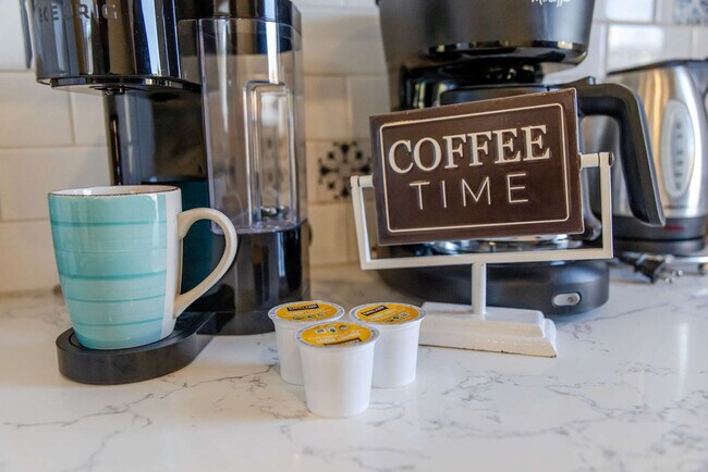 Building Photo - 640 S Columbia St