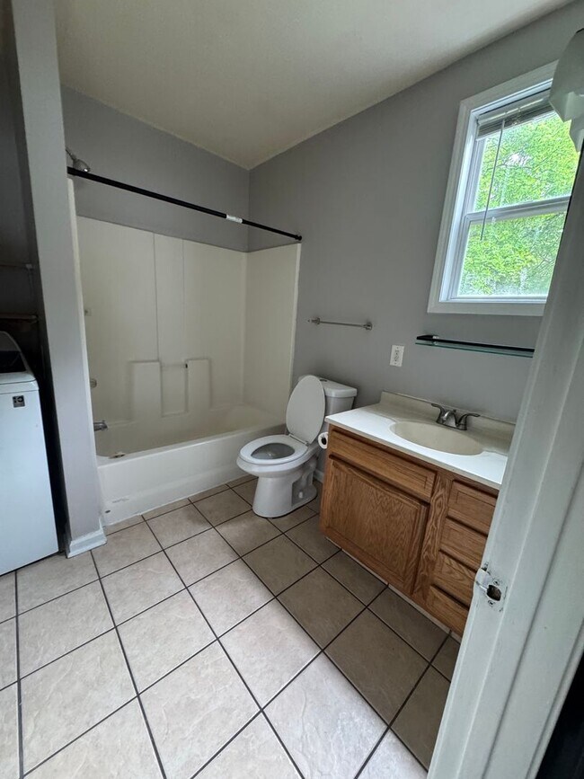 Building Photo - North East Grand Rapids 3Bed 1Bath