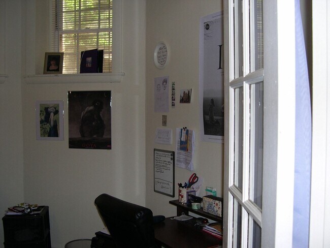 Building Photo - 120 Riverway St