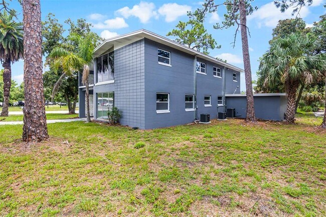 Building Photo - 315 Bayview St