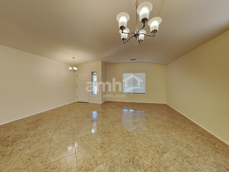 Building Photo - 3933 E Mica Rd