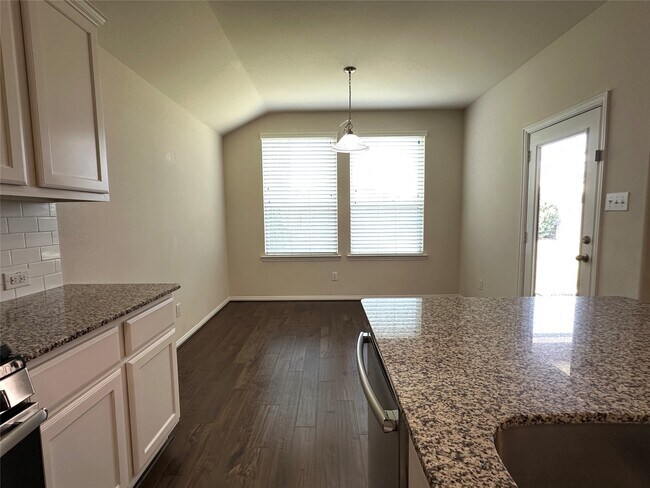 Building Photo - 16030 Dehay Ln