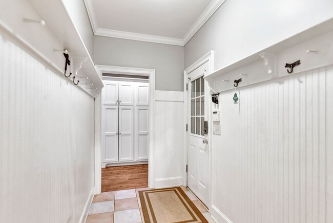 Building Photo - Large, beautiful home in Oconee!