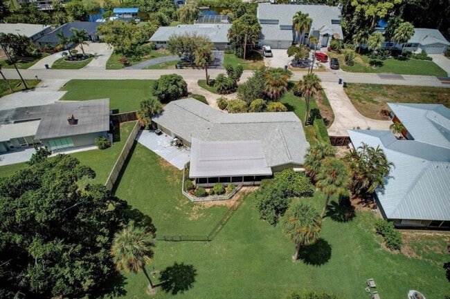 Building Photo - 460 Magellan Dr