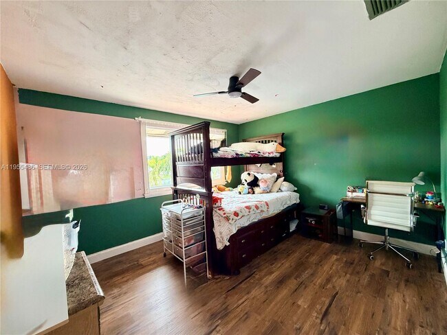 Building Photo - 2865 Begonia Way