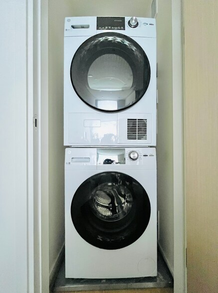 In-Unit Washer/Dryer - 230 7th St