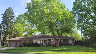 Building Photo - 1611 Meadowthorpe Ave