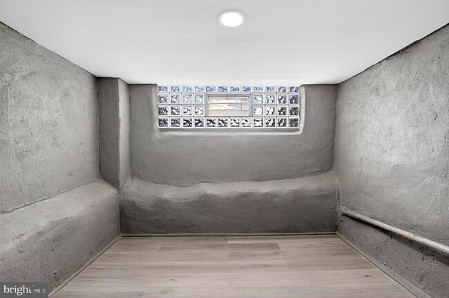 Building Photo - 167 W Albanus St