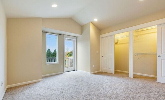 Building Photo - Energy-efficient townhome in the desirable community of Crown Hill is ready to be loved!