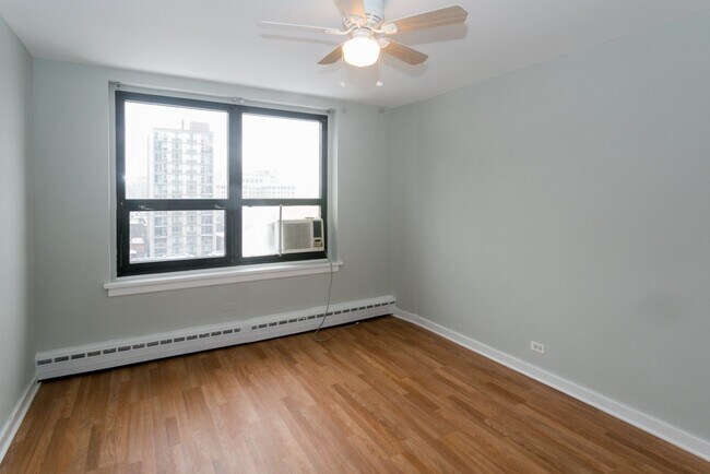 Building Photo - 448 W Wellington Ave