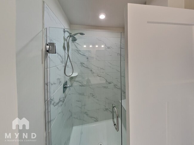 Building Photo - 432 W Tremont Ave