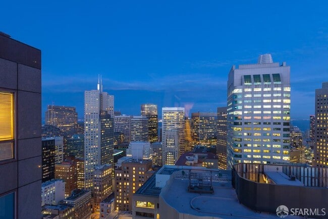 Building Photo - 333 Bush St