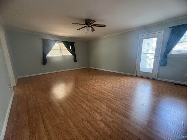 Building Photo - 1113 Humes Ave NE