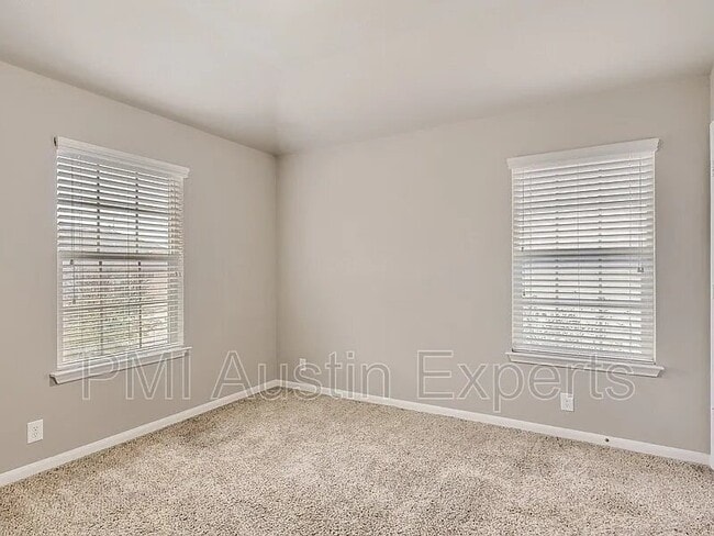 Building Photo - 3101 Davis Ln