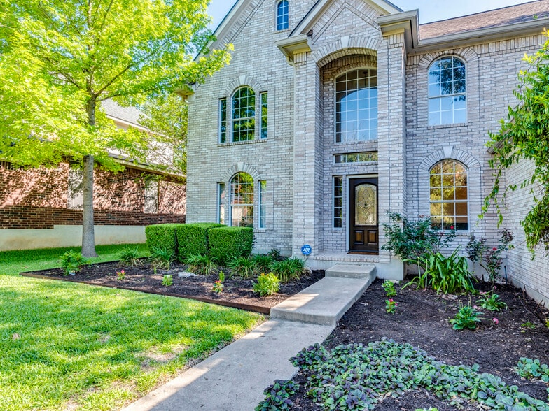 Building Photo - 6911 Gentle Oak Dr