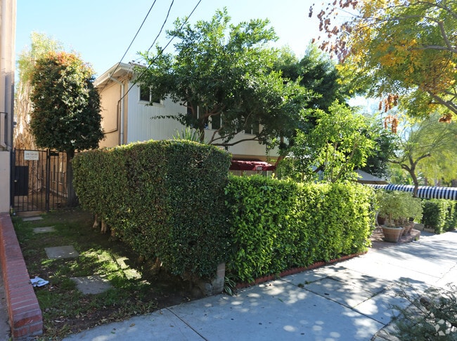 Primary Photo - 1000 Palm Ave