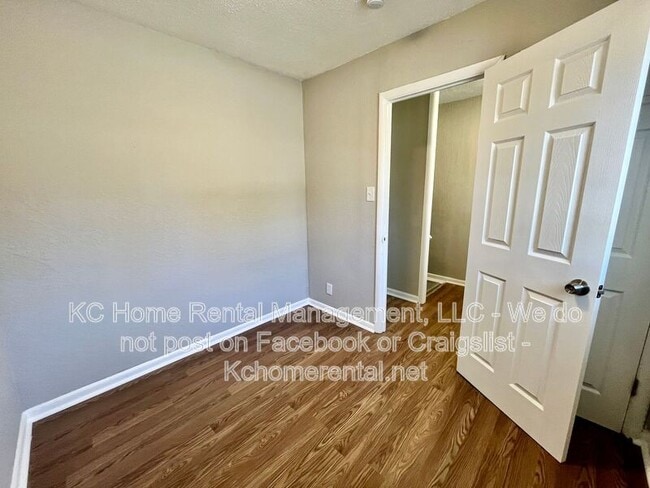 Building Photo - 4042 Paseo Blvd