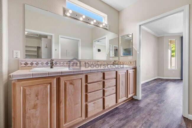 Building Photo - 400 Plover Ct