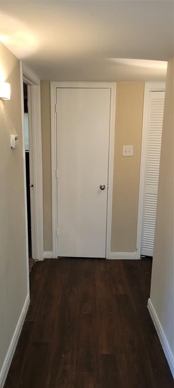 Building Photo - 5625 Antoine Dr