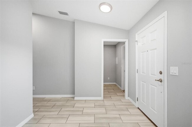 Building Photo - 2 Lynton Pl