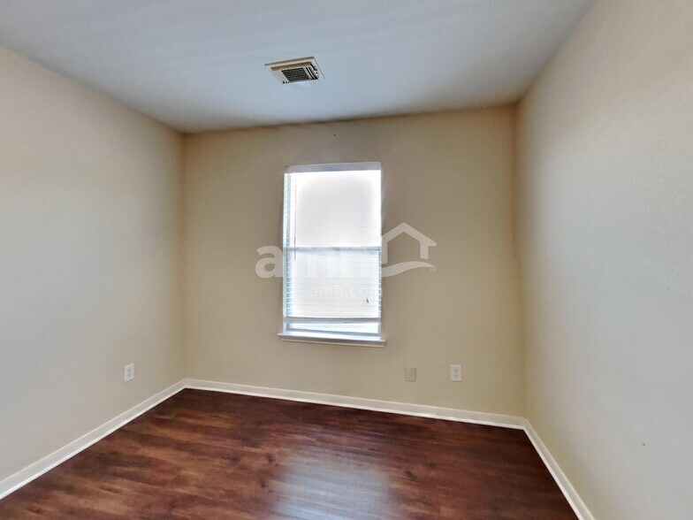 Building Photo - 8310 Wainwright Way