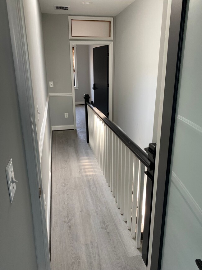 Building Photo - 146 N East Ave