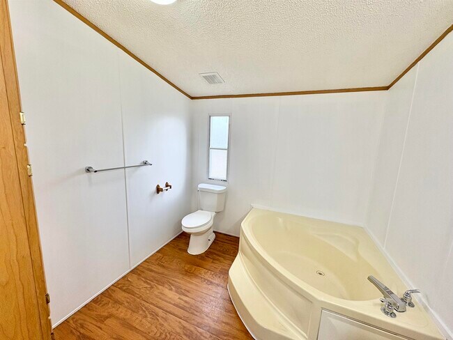 Building Photo - 285 CR 112