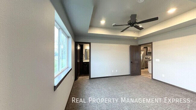 Building Photo - Modern 3-Bedroom Home with Convenience & Style in Harrisburg, SD