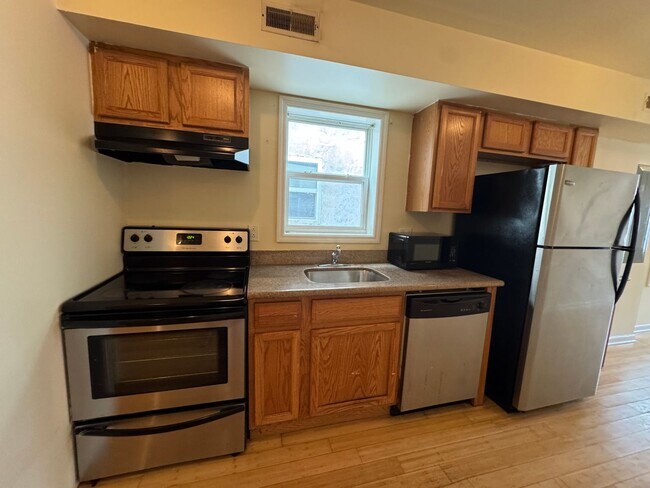 Building Photo - 1523 N 17th St