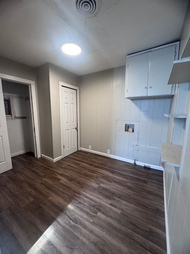 Building Photo - 3409 S Polk St